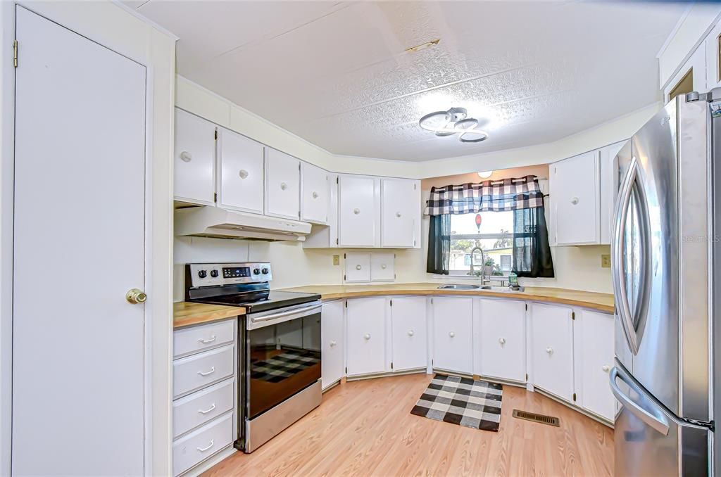 合同活跃: $132,500 (2 贝兹, 2 浴室, 1056 平方英尺)