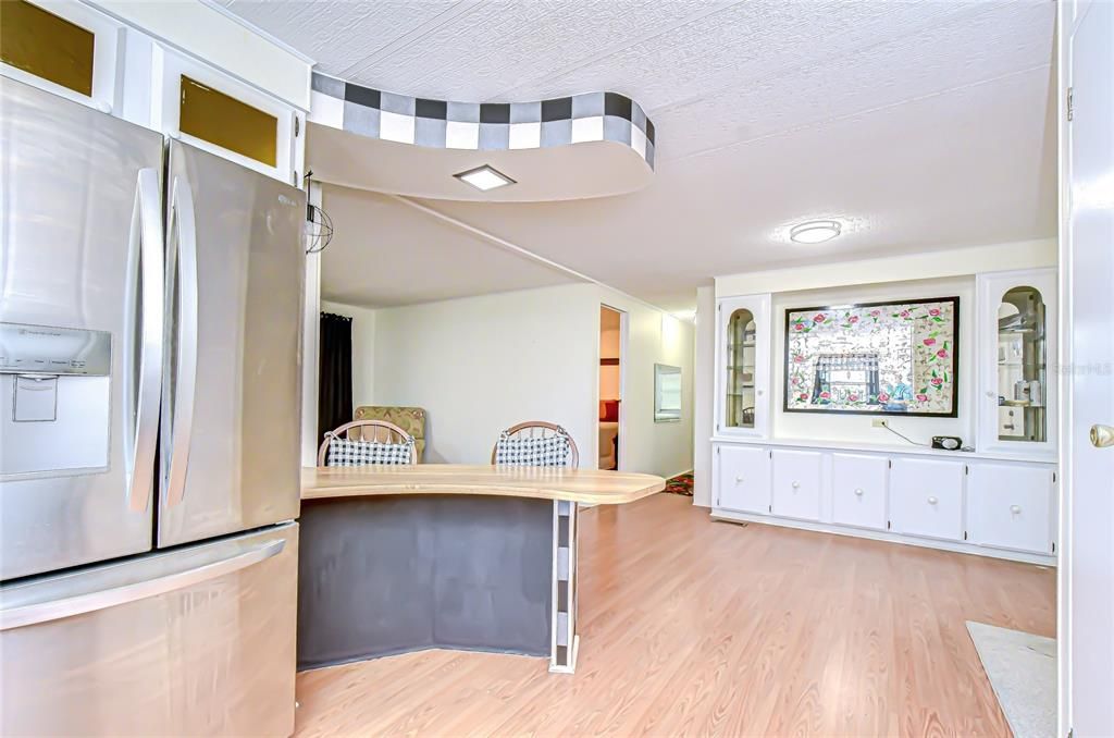 合同活跃: $132,500 (2 贝兹, 2 浴室, 1056 平方英尺)