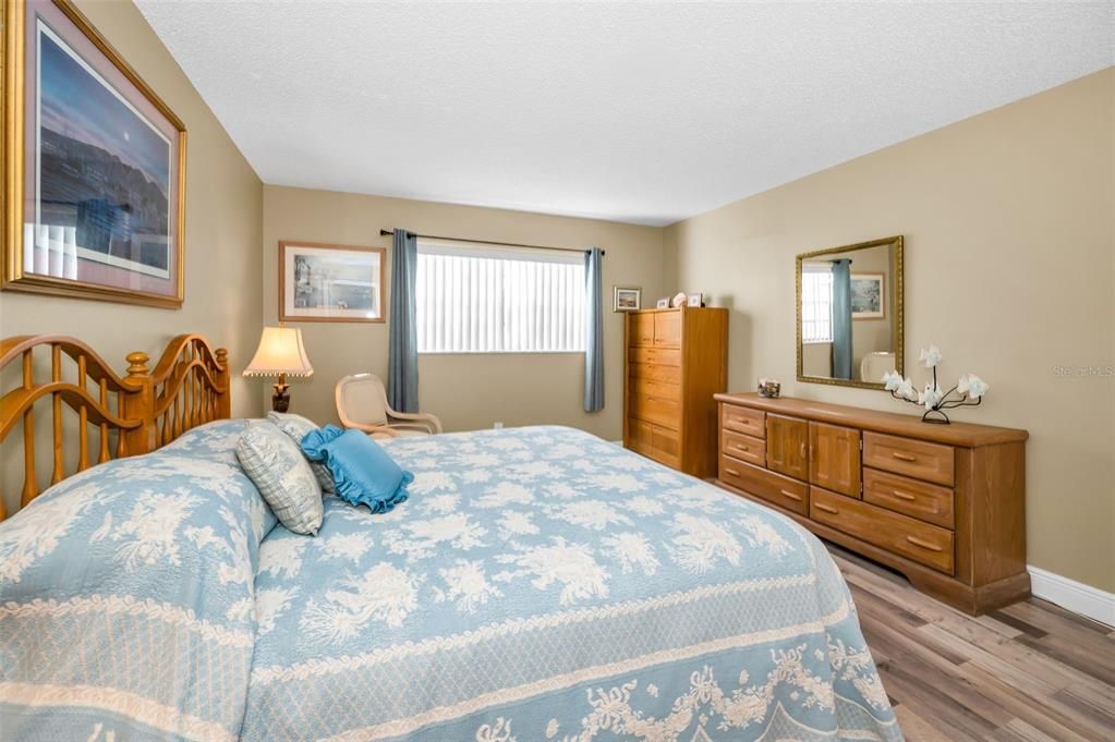 For Sale: $209,000 (2 beds, 2 baths, 1068 Square Feet)