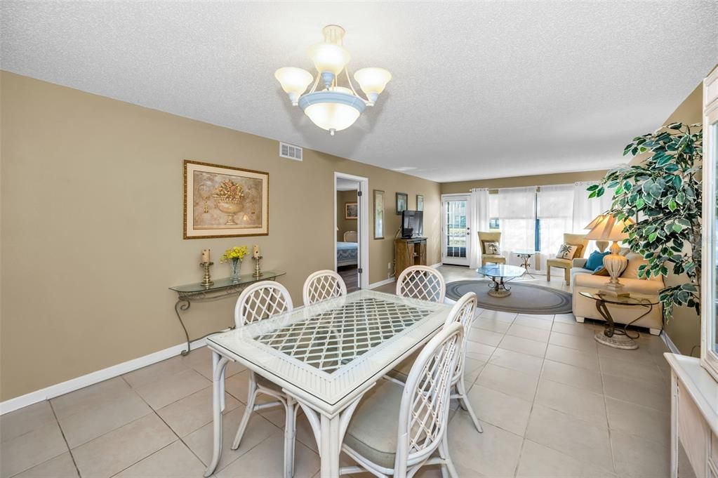 For Sale: $209,000 (2 beds, 2 baths, 1068 Square Feet)