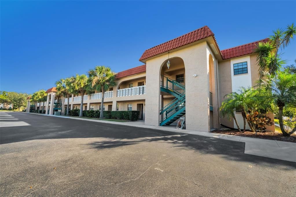 For Sale: $209,000 (2 beds, 2 baths, 1068 Square Feet)