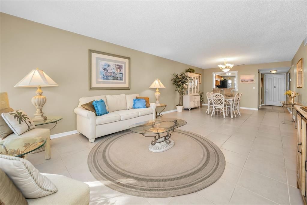 For Sale: $209,000 (2 beds, 2 baths, 1068 Square Feet)