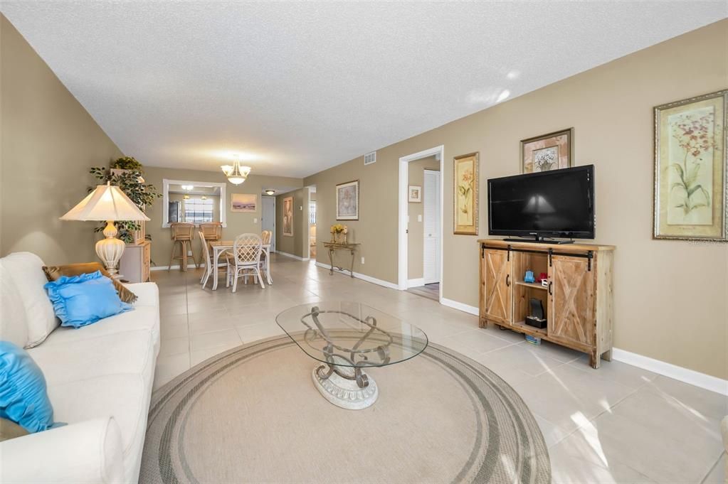 For Sale: $209,000 (2 beds, 2 baths, 1068 Square Feet)