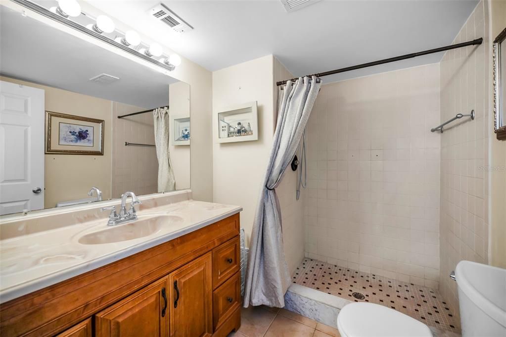 For Sale: $209,000 (2 beds, 2 baths, 1068 Square Feet)