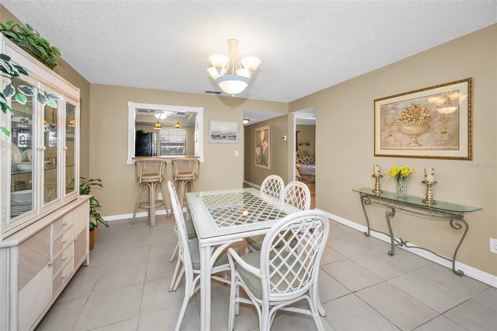 For Sale: $209,000 (2 beds, 2 baths, 1068 Square Feet)