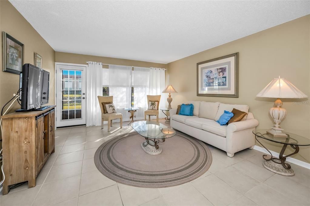 For Sale: $209,000 (2 beds, 2 baths, 1068 Square Feet)