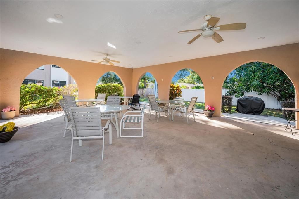 For Sale: $209,000 (2 beds, 2 baths, 1068 Square Feet)