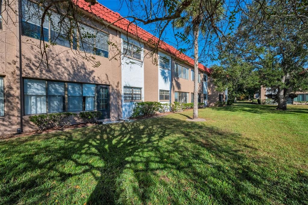 For Sale: $209,000 (2 beds, 2 baths, 1068 Square Feet)