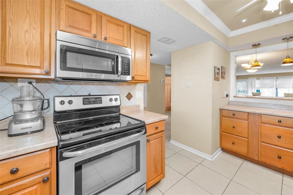 For Sale: $209,000 (2 beds, 2 baths, 1068 Square Feet)