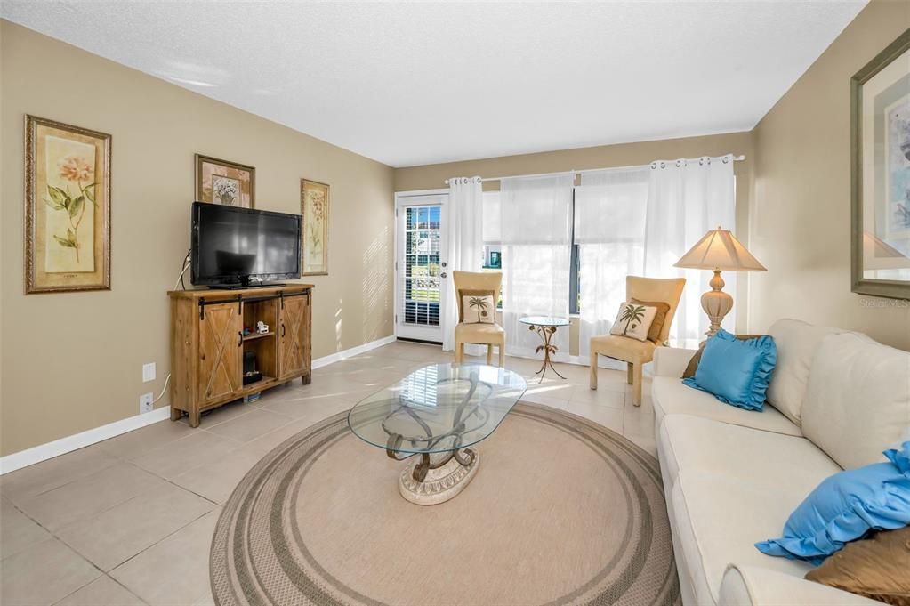 For Sale: $209,000 (2 beds, 2 baths, 1068 Square Feet)