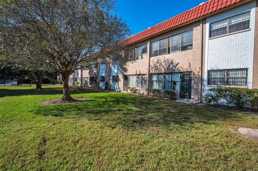 For Sale: $209,000 (2 beds, 2 baths, 1068 Square Feet)