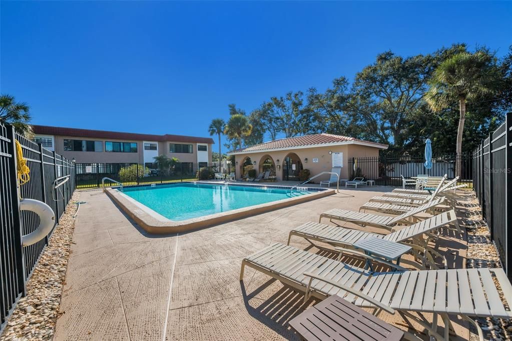 For Sale: $209,000 (2 beds, 2 baths, 1068 Square Feet)