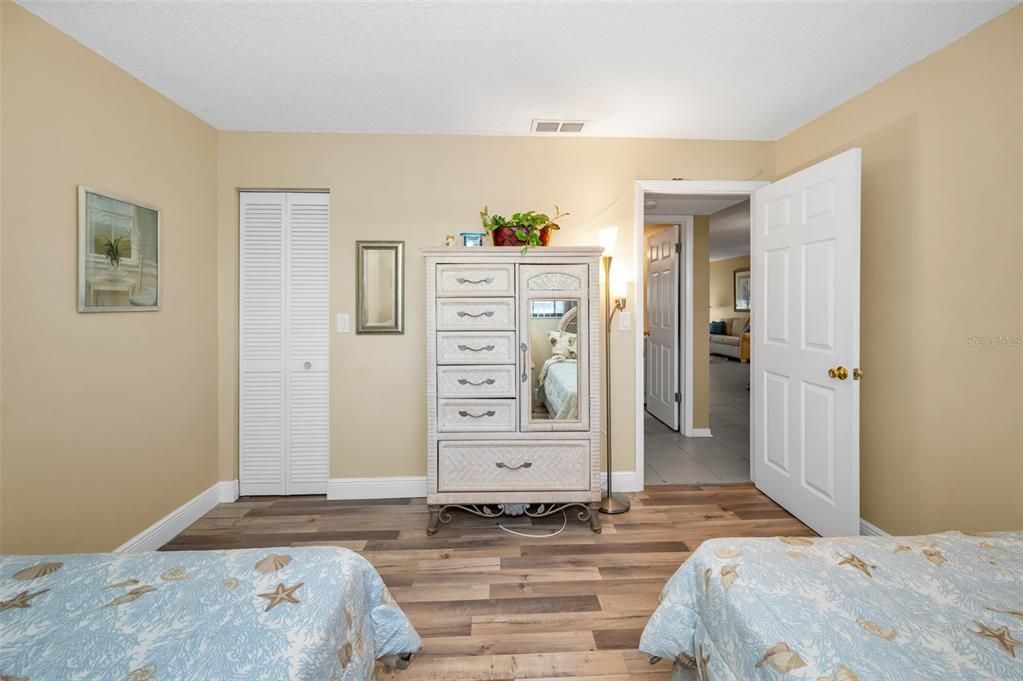 For Sale: $209,000 (2 beds, 2 baths, 1068 Square Feet)