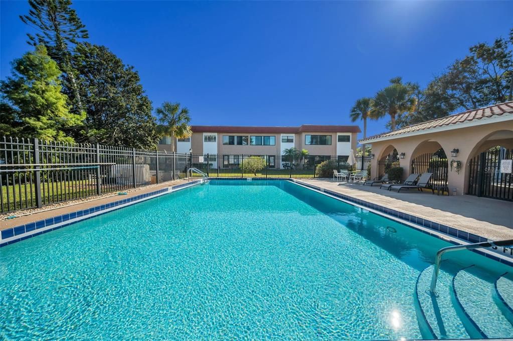 For Sale: $209,000 (2 beds, 2 baths, 1068 Square Feet)