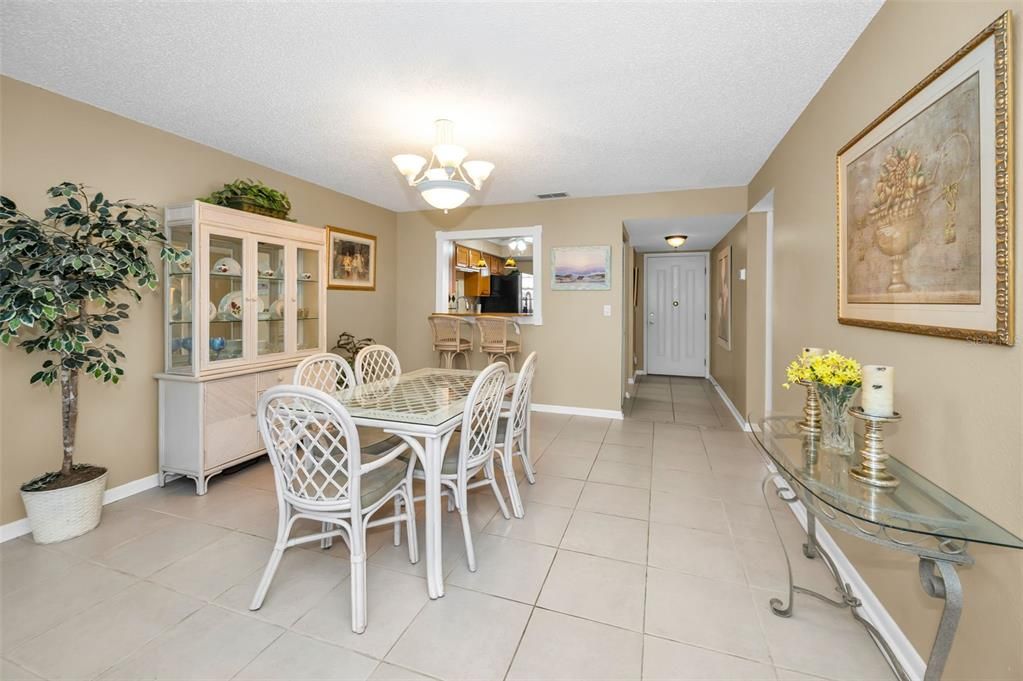 For Sale: $209,000 (2 beds, 2 baths, 1068 Square Feet)