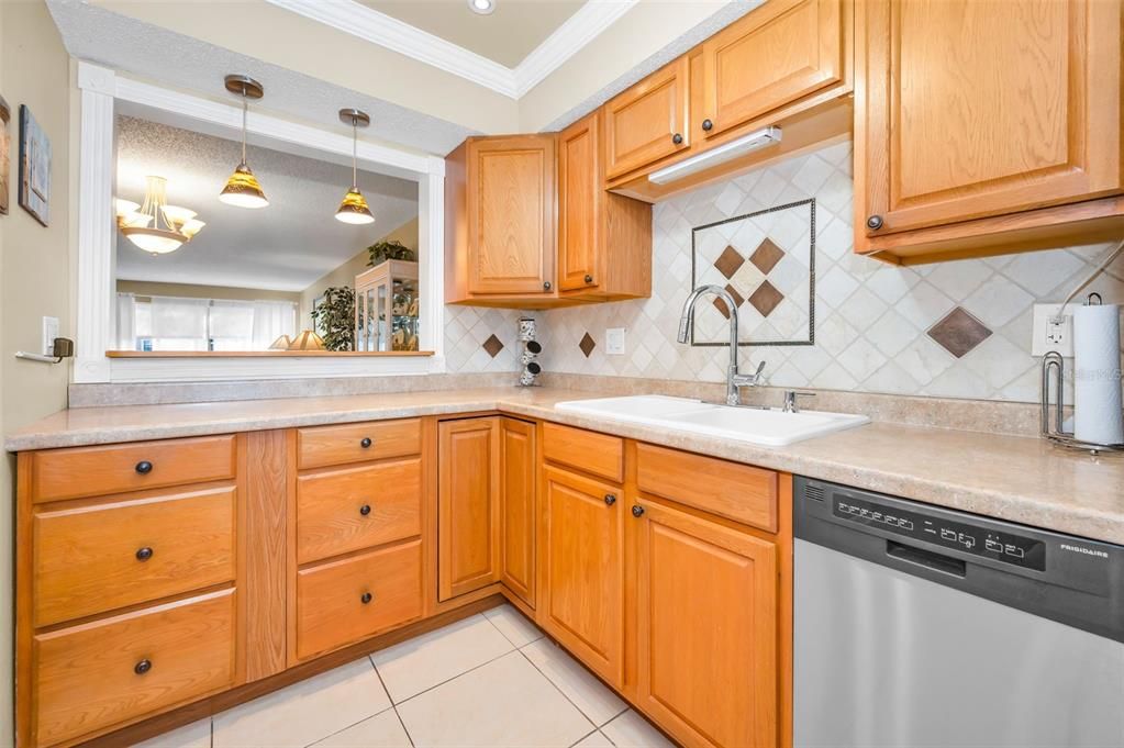 For Sale: $209,000 (2 beds, 2 baths, 1068 Square Feet)