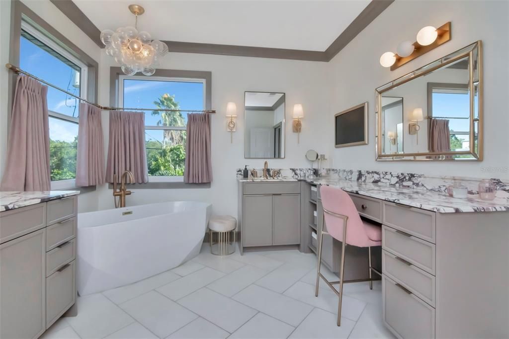 На продажу: $1,499,000 (4 спален, 3 ванн, 3245 Квадратных фут)