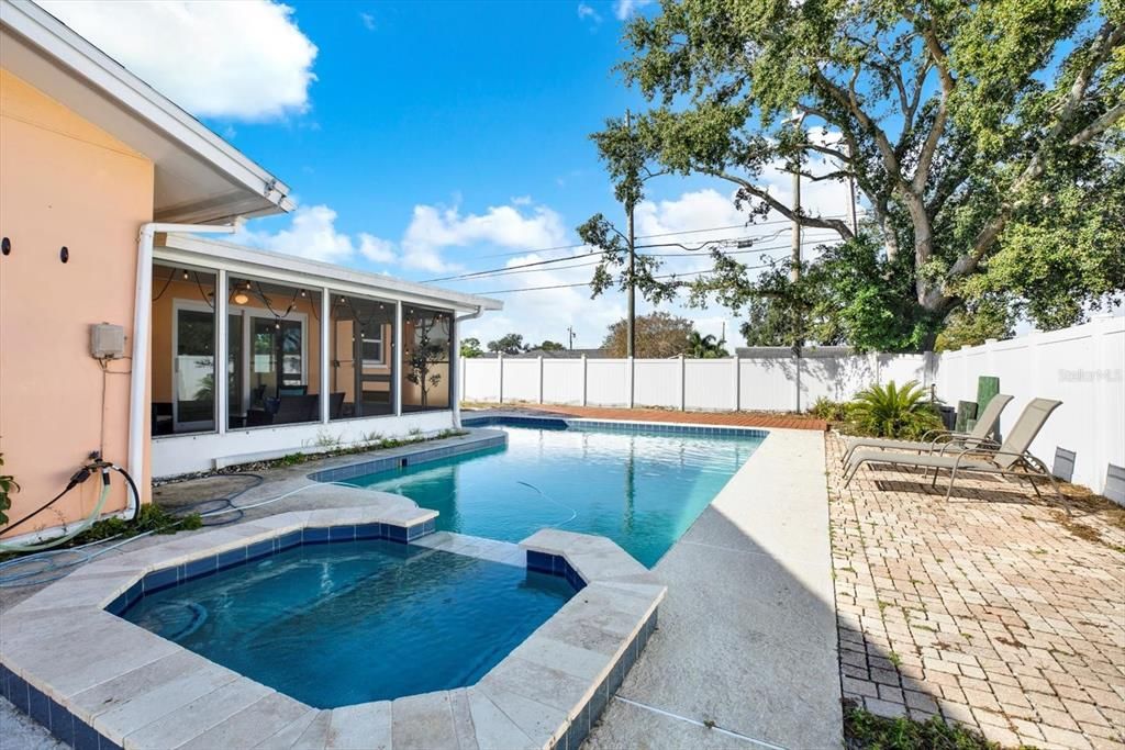 Active With Contract: $540,000 (4 beds, 2 baths, 1614 Square Feet)