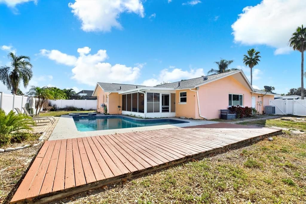 Active With Contract: $540,000 (4 beds, 2 baths, 1614 Square Feet)