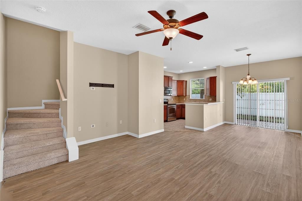 For Sale: $225,000 (2 beds, 2 baths, 1260 Square Feet)