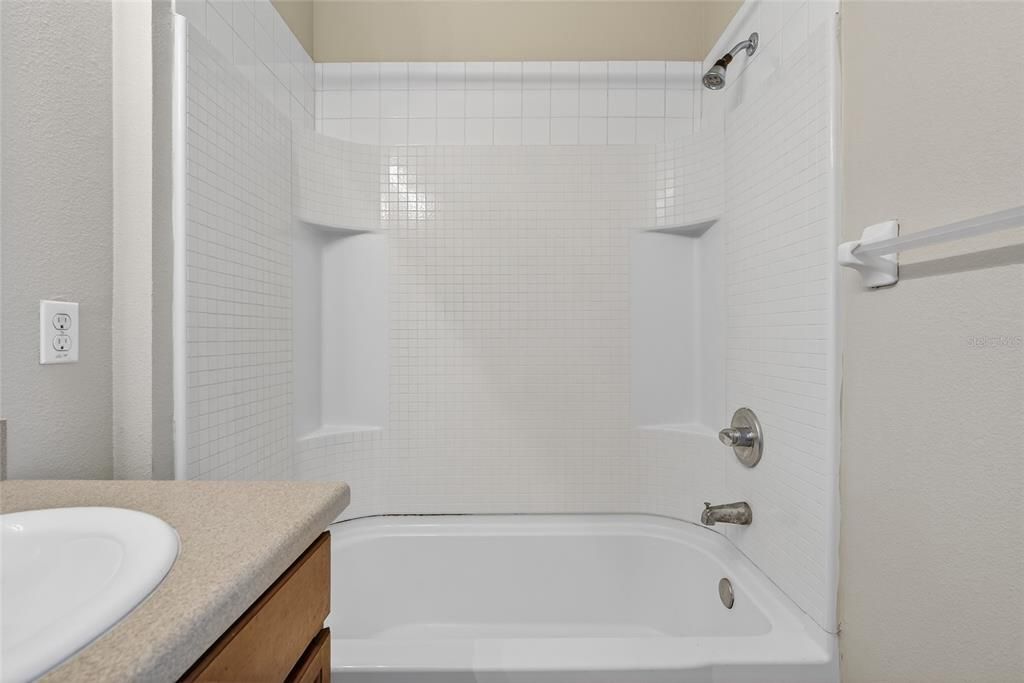 For Sale: $225,000 (2 beds, 2 baths, 1260 Square Feet)