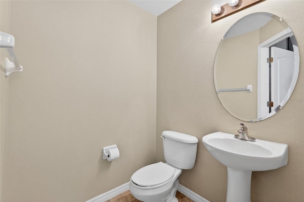 For Sale: $225,000 (2 beds, 2 baths, 1260 Square Feet)