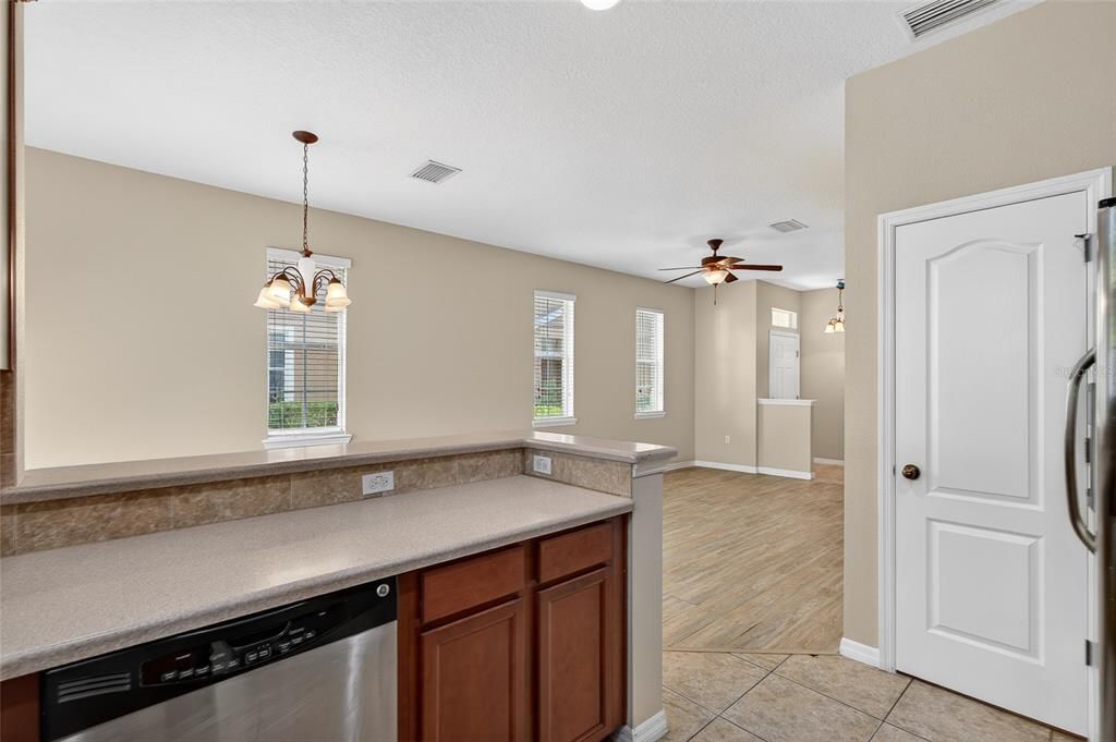 For Sale: $225,000 (2 beds, 2 baths, 1260 Square Feet)