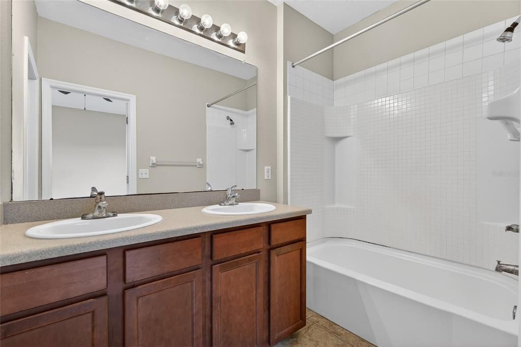 For Sale: $225,000 (2 beds, 2 baths, 1260 Square Feet)