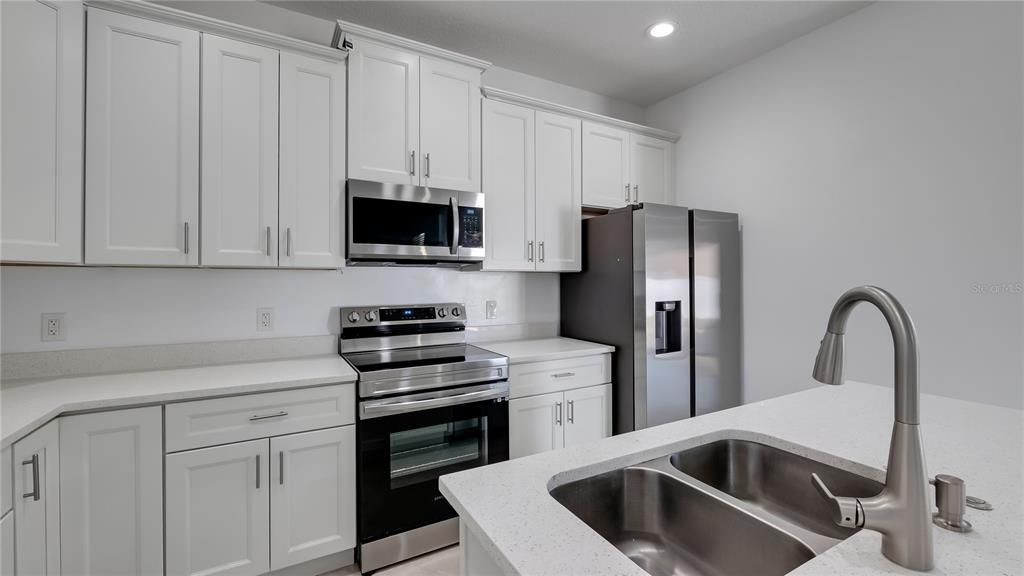 На продажу: $329,900 (3 спален, 2 ванн, 1563 Квадратных фут)