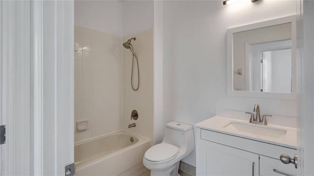 На продажу: $329,900 (3 спален, 2 ванн, 1563 Квадратных фут)