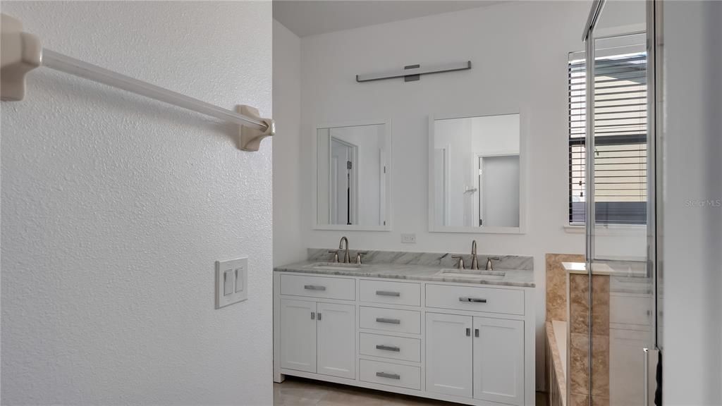 На продажу: $329,900 (3 спален, 2 ванн, 1563 Квадратных фут)