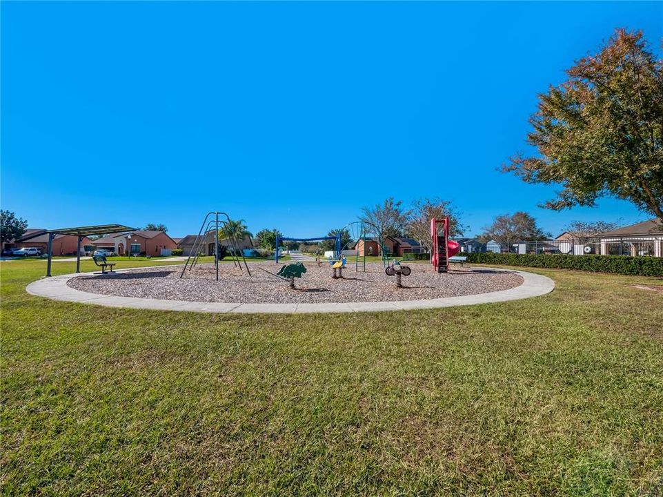 На продажу: $329,900 (3 спален, 2 ванн, 1563 Квадратных фут)