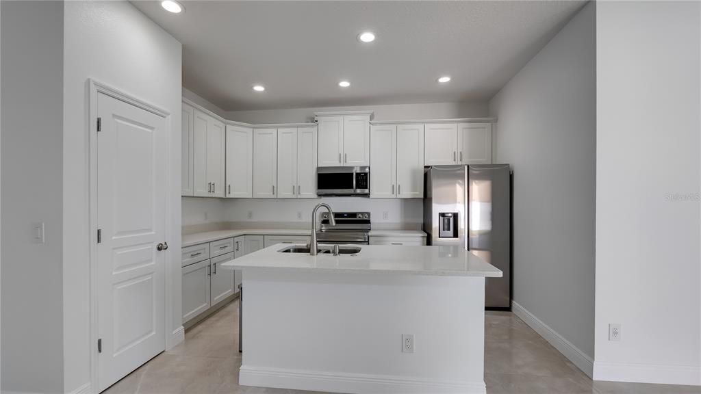 На продажу: $329,900 (3 спален, 2 ванн, 1563 Квадратных фут)