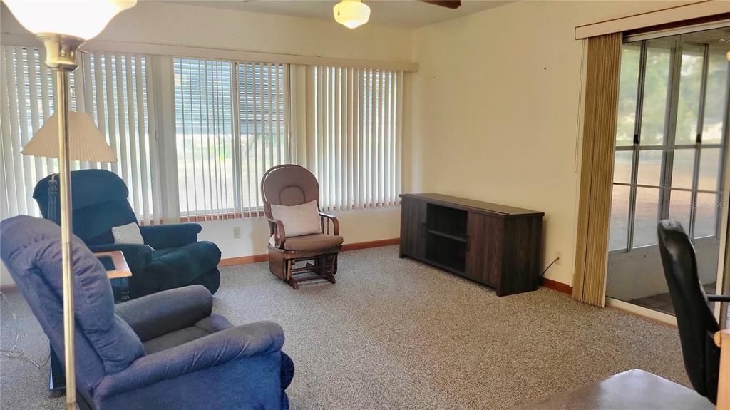 For Sale: $159,000 (2 beds, 2 baths, 1102 Square Feet)