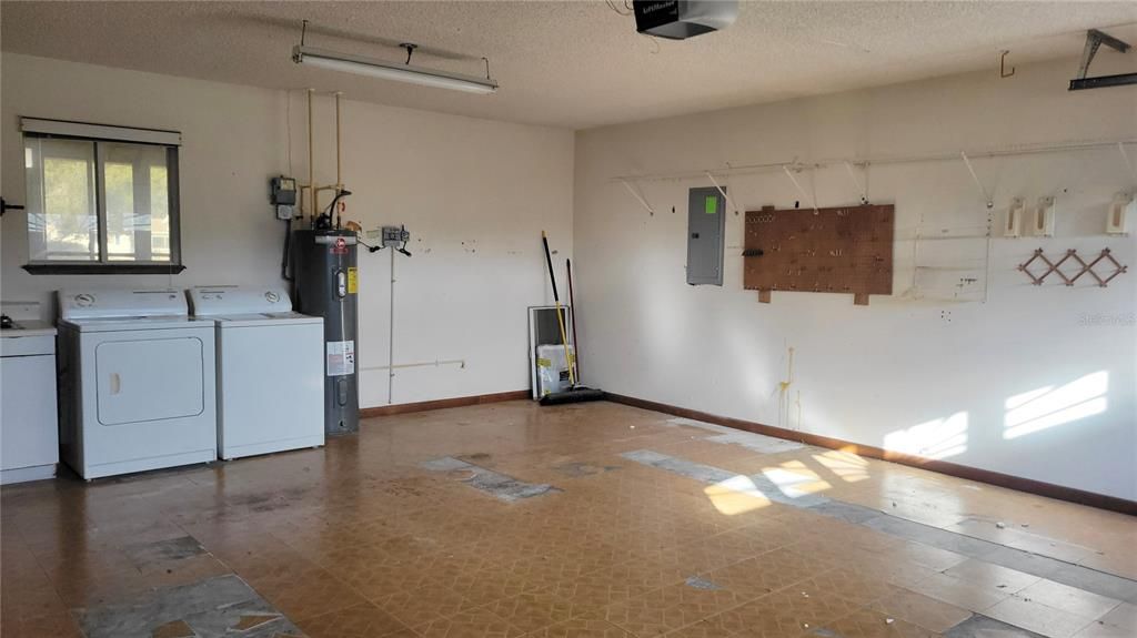 For Sale: $159,000 (2 beds, 2 baths, 1102 Square Feet)