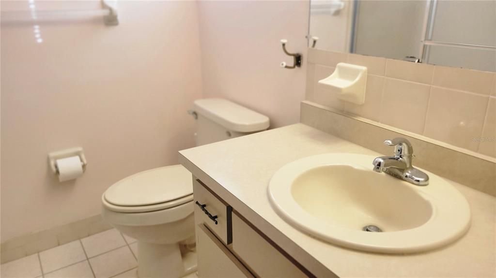 For Sale: $159,000 (2 beds, 2 baths, 1102 Square Feet)