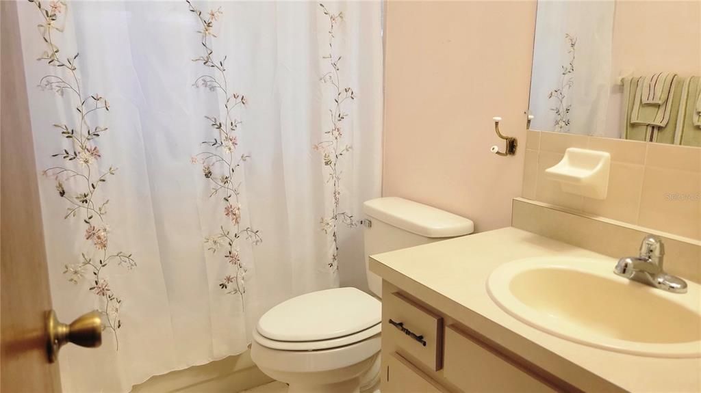 For Sale: $159,000 (2 beds, 2 baths, 1102 Square Feet)