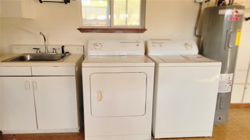 For Sale: $159,000 (2 beds, 2 baths, 1102 Square Feet)