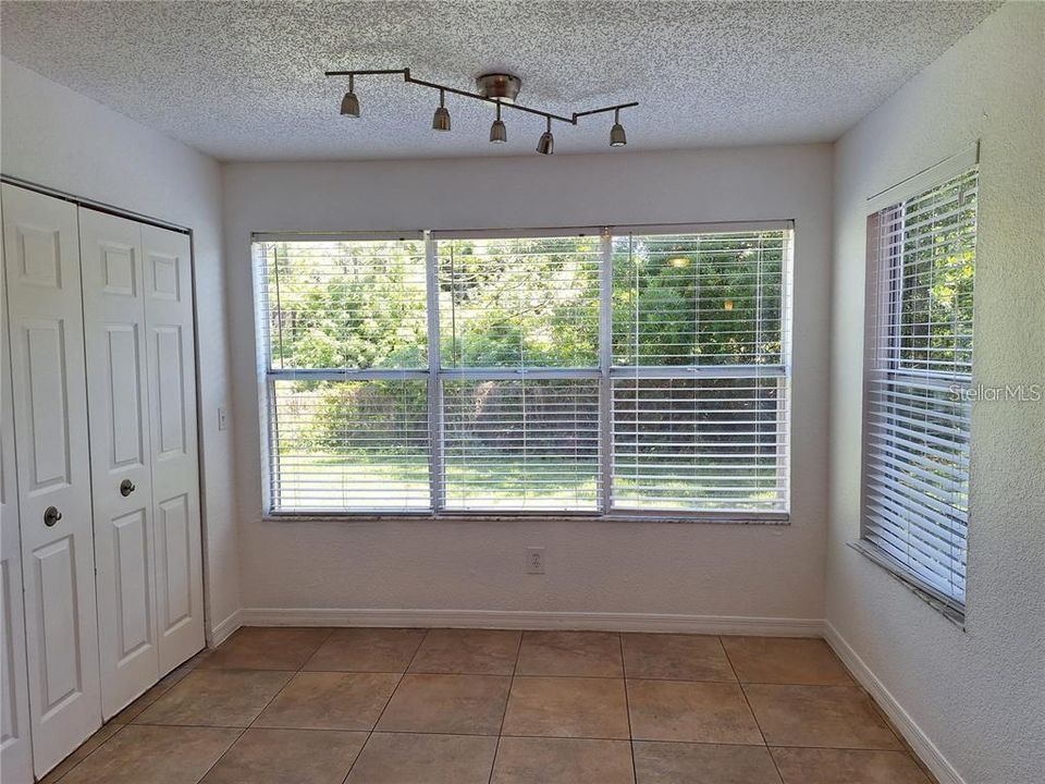 Activo con contrato: $140,000 (2 camas, 2 baños, 988 Pies cuadrados)