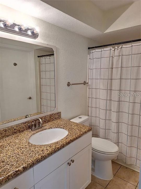 Activo con contrato: $140,000 (2 camas, 2 baños, 988 Pies cuadrados)