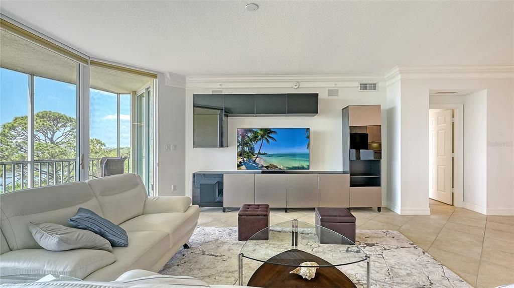 For Sale: $690,000 (3 beds, 3 baths, 2203 Square Feet)