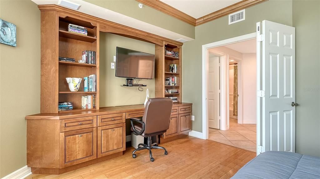 For Sale: $690,000 (3 beds, 3 baths, 2203 Square Feet)