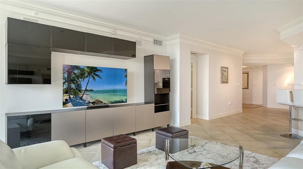 For Sale: $690,000 (3 beds, 3 baths, 2203 Square Feet)