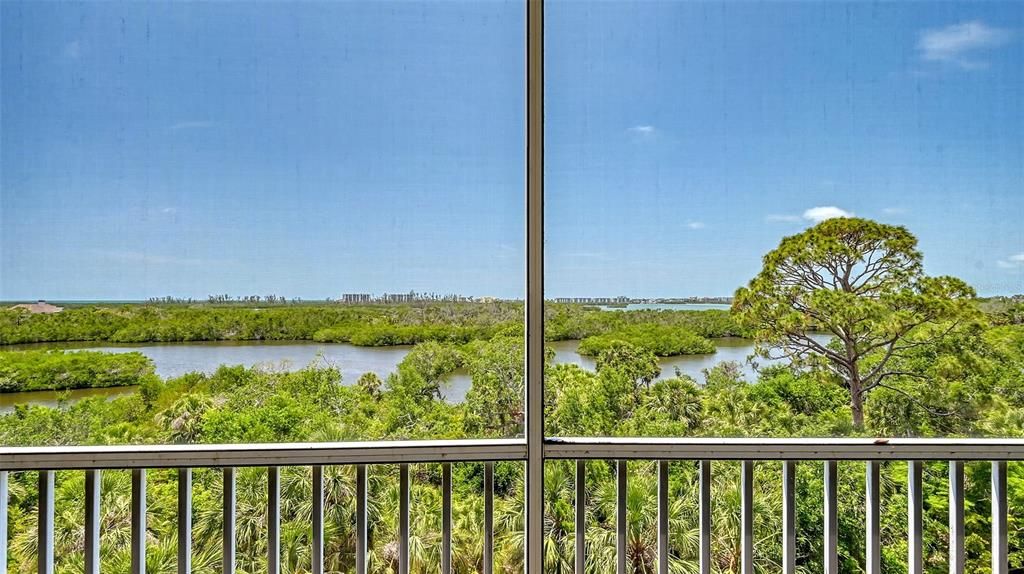 For Sale: $690,000 (3 beds, 3 baths, 2203 Square Feet)