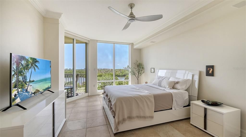 For Sale: $690,000 (3 beds, 3 baths, 2203 Square Feet)