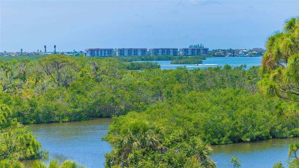 For Sale: $690,000 (3 beds, 3 baths, 2203 Square Feet)