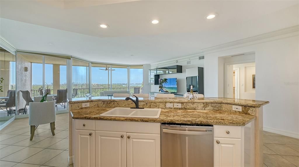 For Sale: $690,000 (3 beds, 3 baths, 2203 Square Feet)