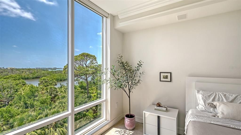 For Sale: $690,000 (3 beds, 3 baths, 2203 Square Feet)