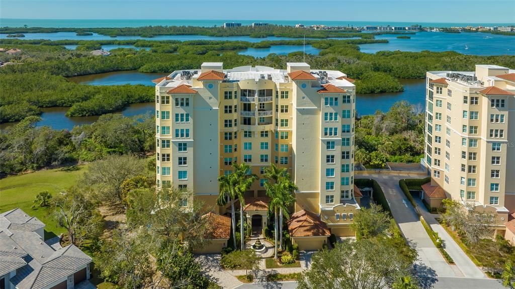 For Sale: $690,000 (3 beds, 3 baths, 2203 Square Feet)