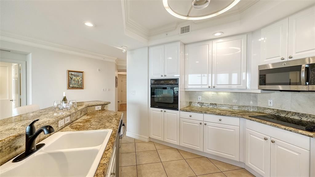 For Sale: $690,000 (3 beds, 3 baths, 2203 Square Feet)